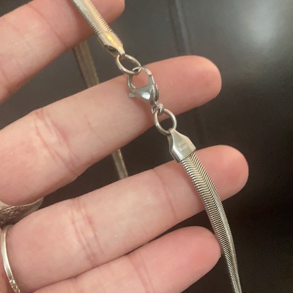 Stunning 22 inch Stainless Steel Herringbone Necklace - Picture 3 of 4